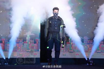 Phet Thakrit首度公开认爱Mind Tarika 承认已交往两年从日久生情发展为情侣关系