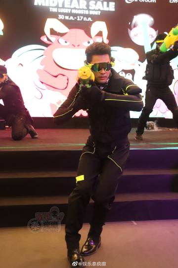 Phet Thakrit首度公开认爱Mind Tarika 承认已交往两年从日久生情发展为情侣关系