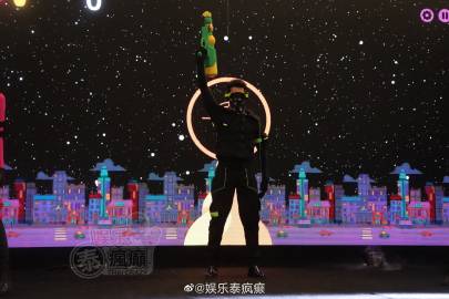 Phet Thakrit首度公开认爱Mind Tarika 承认已交往两年从日久生情发展为情侣关系