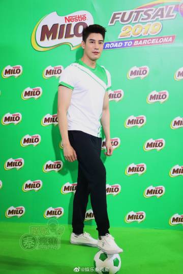 Ken Phupoom为Esther庆生亲手准备蛋糕送实用礼物 称感情稳定结婚顺其自然