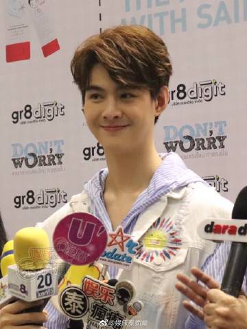 Saint黄明明出席代言活动谈健康状况与中国行程 将赴华准备惊喜并提前祝福520