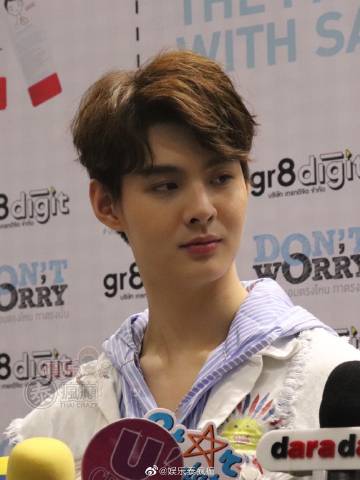 Saint黄明明出席代言活动谈健康状况与中国行程 将赴华准备惊喜并提前祝福520