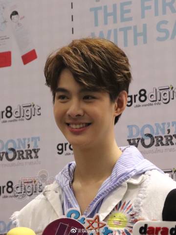 Saint黄明明出席代言活动谈健康状况与中国行程 将赴华准备惊喜并提前祝福520