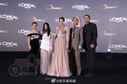 Chompoo Araya分享育儿经与戛纳行程准备 连续七年出席红毯并计划携子同行