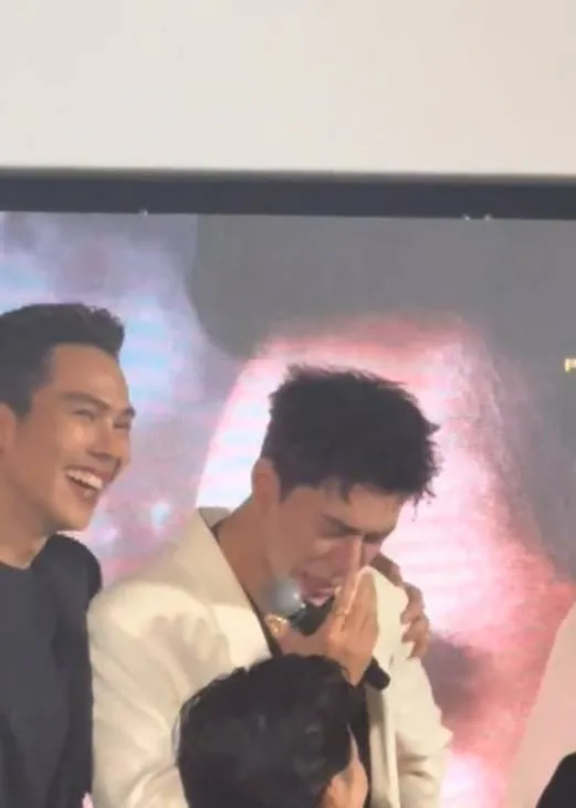 Nine Naphat泪洒收官现场 感谢观众支持