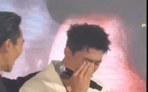 Nine Naphat泪洒收官现场 感谢观众支持