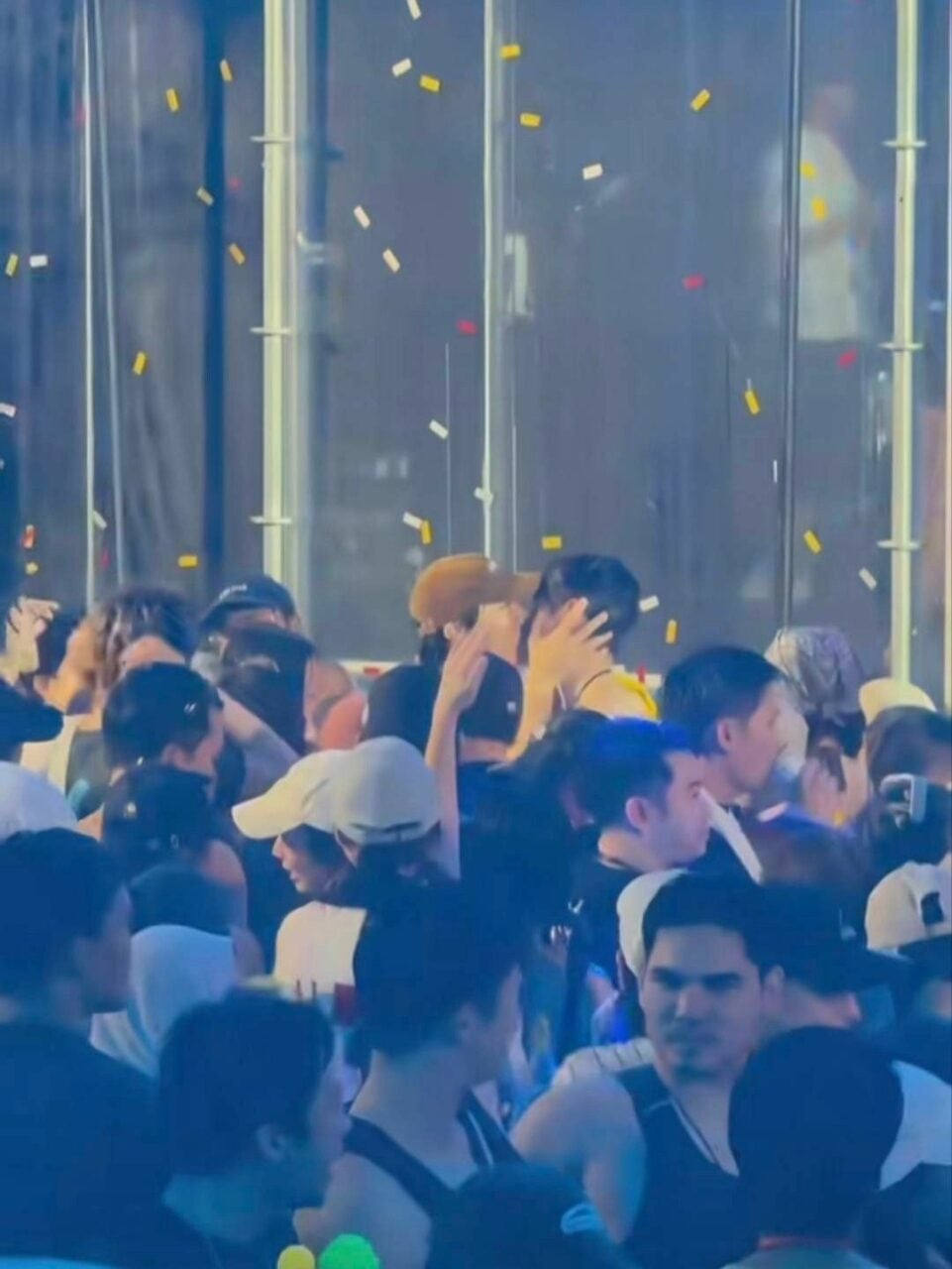 Film Thanapat回应突发事件：首次遭陌生人“突袭”