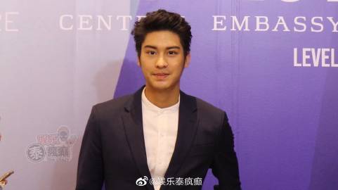 《囚笼》热播August Vachiravit现身活动开心回应“脱裤子”话题