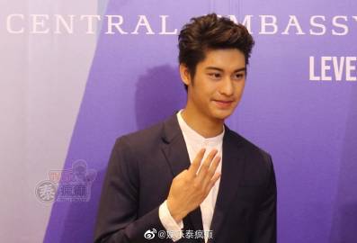 《囚笼》热播August Vachiravit现身活动开心回应“脱裤子”话题