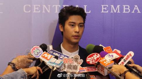 《囚笼》热播August Vachiravit现身活动开心回应“脱裤子”话题