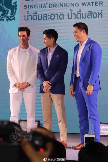 Nadech代言活动回应Yaya生日，亲手制作DIY礼物送惊喜