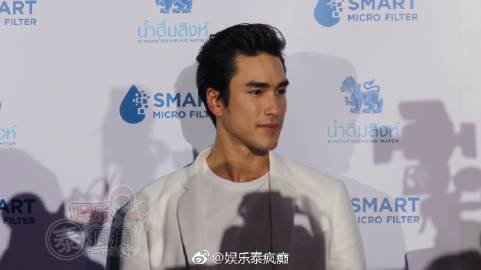 Nadech代言活动回应Yaya生日，亲手制作DIY礼物送惊喜