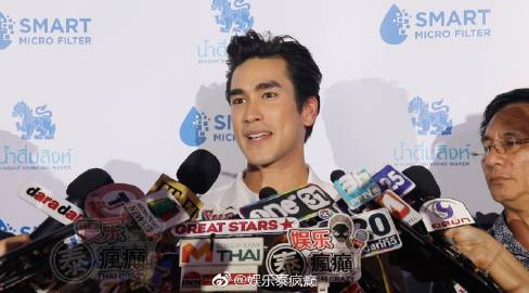 Nadech代言活动回应Yaya生日，亲手制作DIY礼物送惊喜