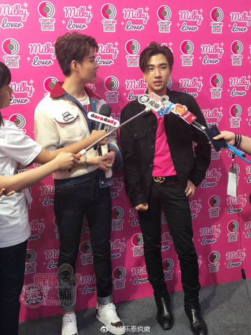 Perth与Saint节日同框合体放闪，谈奖项心态与学业互相照顾