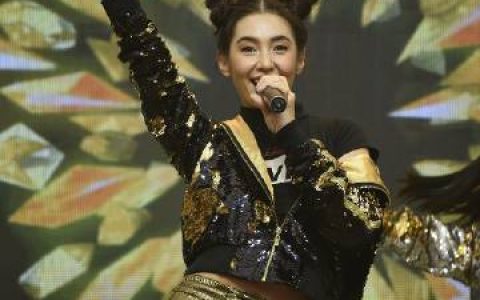 Bella Campen现身代言活动谈健康状况与新合约传闻