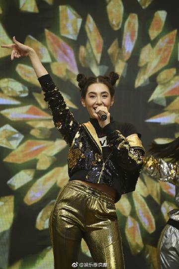 Bella Campen现身代言活动谈健康状况与新合约传闻