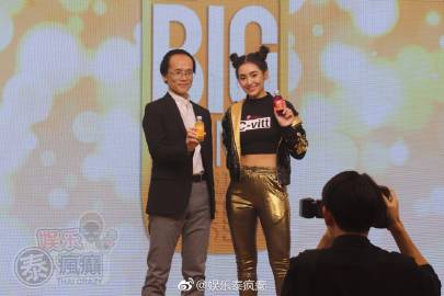 Bella Campen现身代言活动谈健康状况与新合约传闻