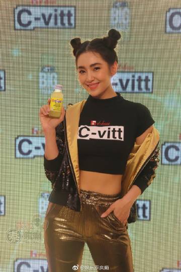 Bella Campen现身代言活动谈健康状况与新合约传闻