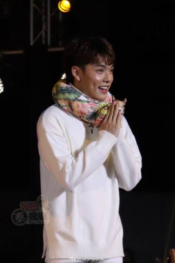 RESTIER新品发布会登场BamBam携SBFIVE同台走秀掀尖叫高潮