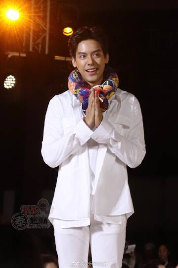 RESTIER新品发布会登场BamBam携SBFIVE同台走秀掀尖叫高潮