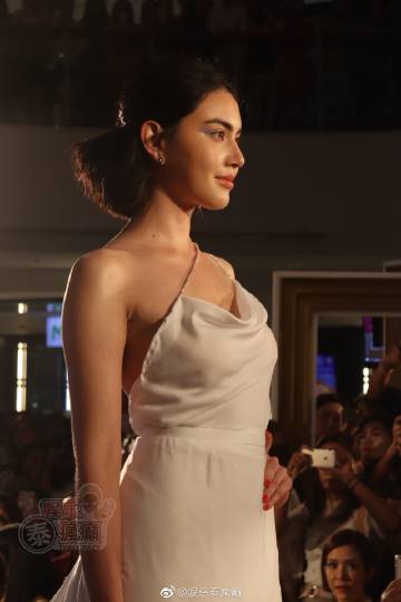 Mai Davika回应时装周回归状态称已康复并分享海外见闻与生日礼物趣事