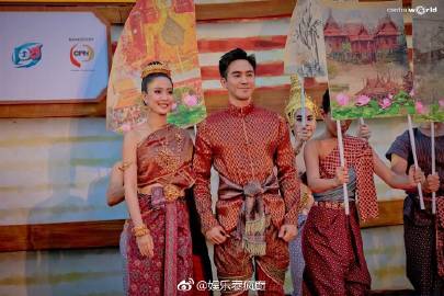 Taew与Pope现身美食节活动回应感情与合作传闻