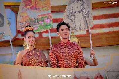 Taew与Pope现身美食节活动回应感情与合作传闻