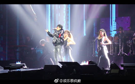 Peck Palitchoke首个大型售票演唱会开唱连演三天门票秒杀