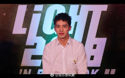 许魏洲Siam Center记者会回归泰国舞台模仿《天生一对》引粉丝尖叫