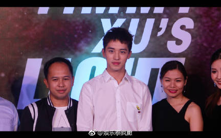 许魏洲Siam Center记者会回归泰国舞台模仿《天生一对》引粉丝尖叫