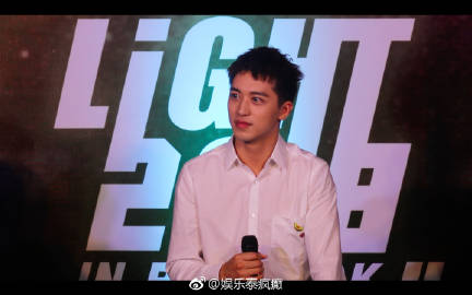 许魏洲Siam Center记者会回归泰国舞台模仿《天生一对》引粉丝尖叫