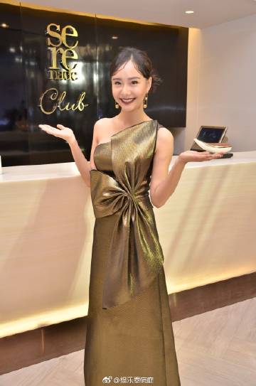 昨日，Push和Toey两位幸福的泰星共同出席了Ais“Serenade Club”开幕活动！