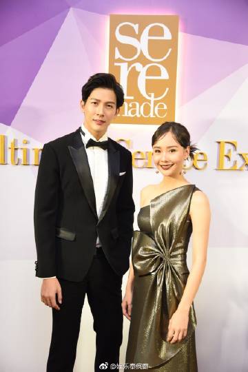 昨日，Push和Toey两位幸福的泰星共同出席了Ais“Serenade Club”开幕活动！