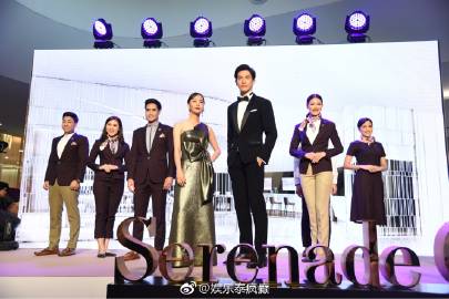 昨日，Push和Toey两位幸福的泰星共同出席了Ais“Serenade Club”开幕活动！