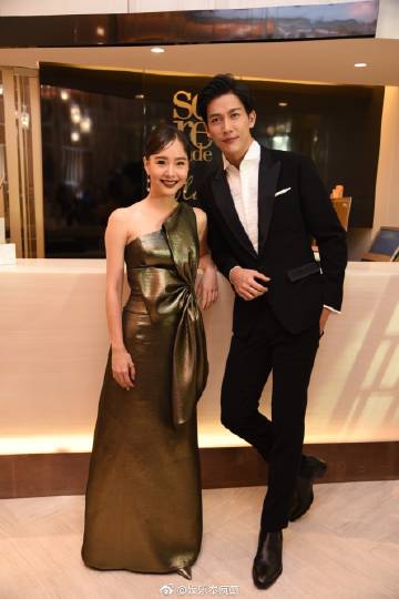 昨日，Push和Toey两位幸福的泰星共同出席了Ais“Serenade Club”开幕活动！