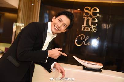 Push与Toey同场出席Ais Serenade Club开幕活动