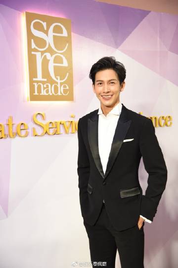 Push与Toey同场出席Ais Serenade Club开幕活动