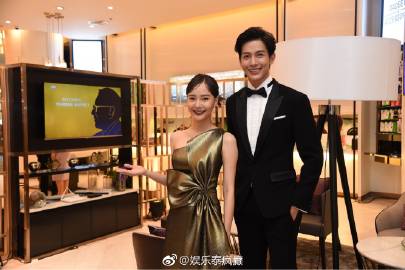 Push与Toey同场出席Ais Serenade Club开幕活动