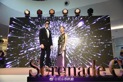 Push与Toey同场出席Ais Serenade Club开幕活动