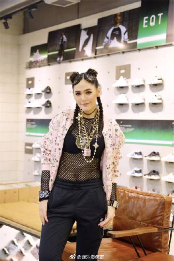 Chompoo Araya产后亮相Adidas活动运动造型吸睛展现好状态
