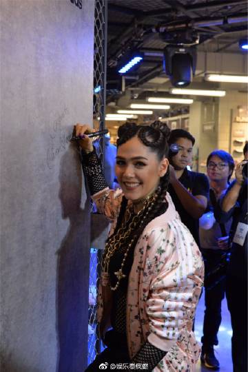 Chompoo Araya产后亮相Adidas活动运动造型吸睛展现好状态