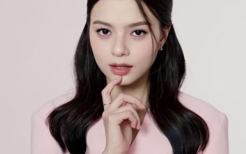 Becky再战戛纳！两天狂换造型挑战极限行程