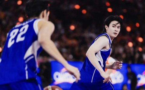 Jackie Jackrin病到坐轮椅吸氧！坚持工作曝新歌即将上线