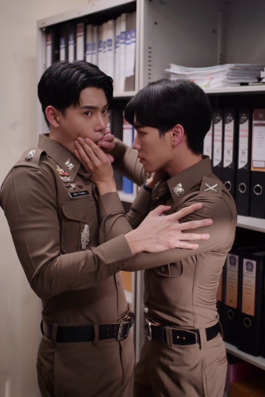 YinWar新剧警察制服造型曝光!粉丝疯狂尖叫:逮捕我