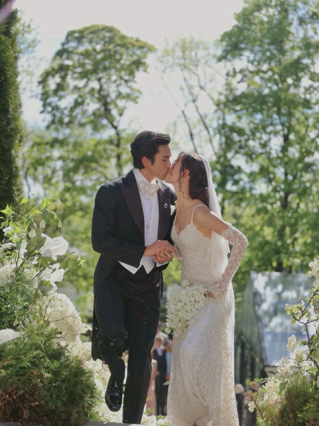 Nadech婚礼告白甜哭全网!Yaya回应“余生也会继续爱你”