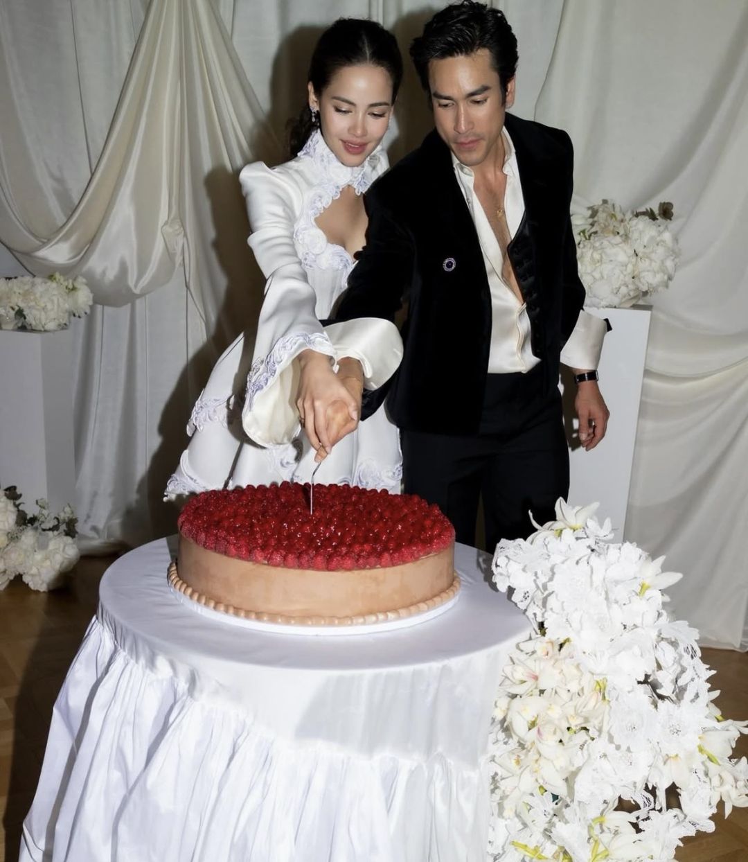 Nadech与Yaya挪威婚礼后派对甜度爆表！两人造型惊艳全网