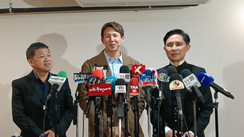 Psi Scott现身法院调解“不孝子”案 称曾被要求签署每年500万封口协议