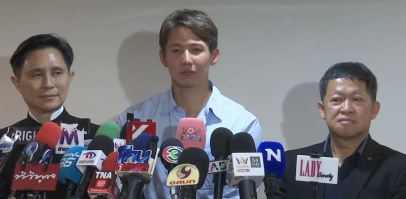 Psi Scott现身法院调解“不孝子”案 称曾被要求签署每年500万封口协议