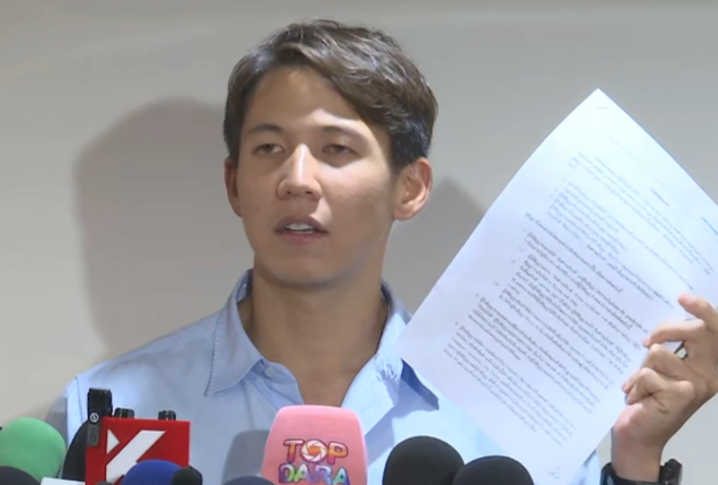 Psi Scott现身法院调解“不孝子”案 称曾被要求签署每年500万封口协议