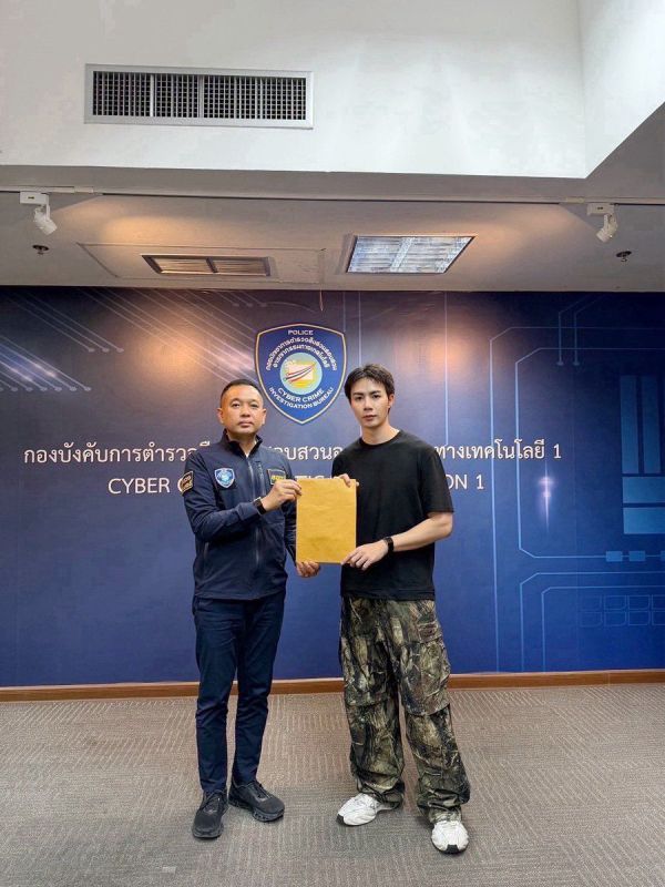 Zee Pruk现身警方单位报案，追究散布不实信息者法律责任